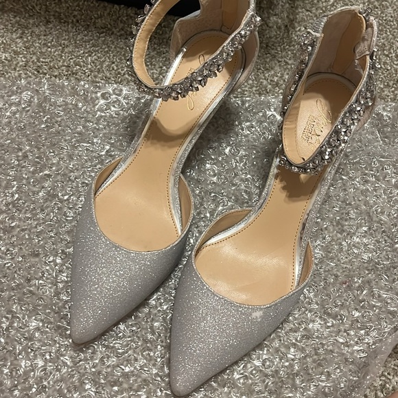 Badgley Mischka Jewel Raleigh Silver Glitter Rhinestone Pointed-Toe Pumps 10 - Picture 3 of 12